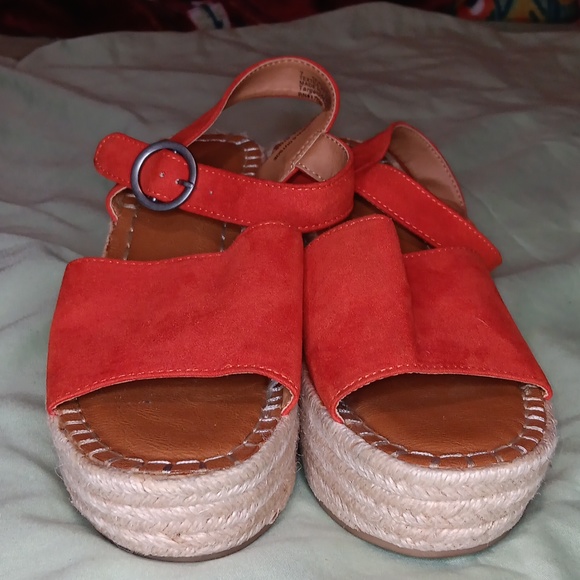 Espadrilles Wedges Universal Thread Size:7 gently worn - Picture 5 of 9